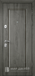 Входная металлическая дверь серого цвета №12 - фото вид снаружи